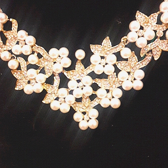 Formal Pearl and Rhinestone Statement Necklace NWOT - Picture 3 of 5